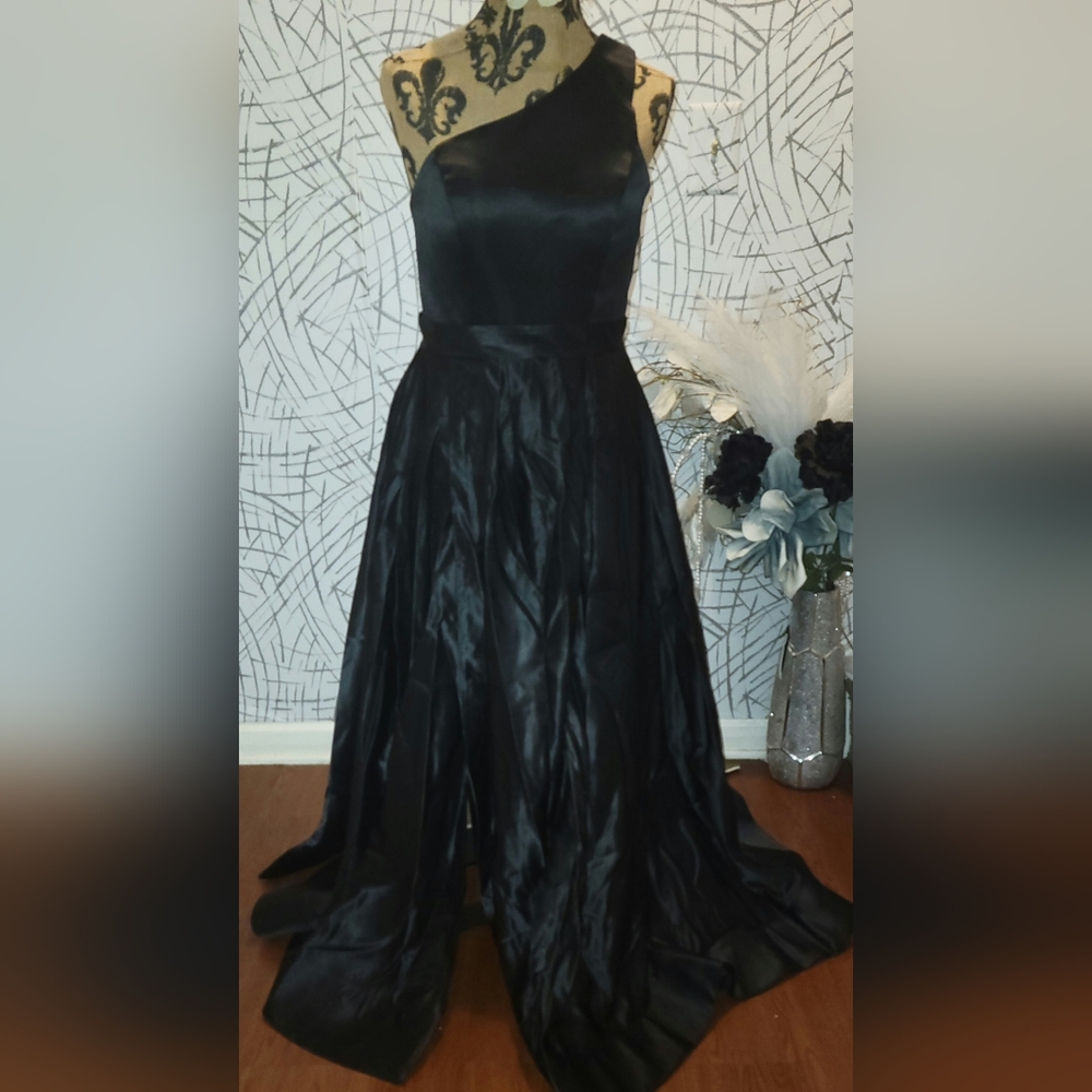 Elegant Black Evening Dress
